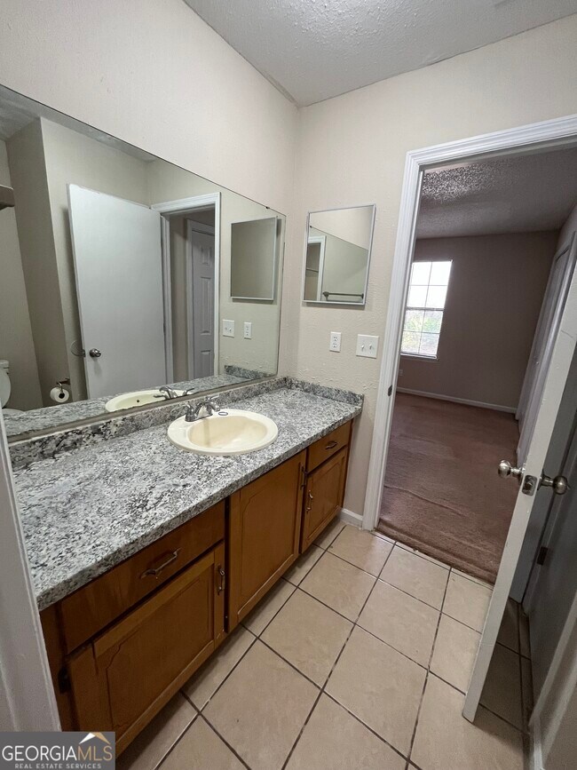 Building Photo - 419 Admiral's Walk Dr