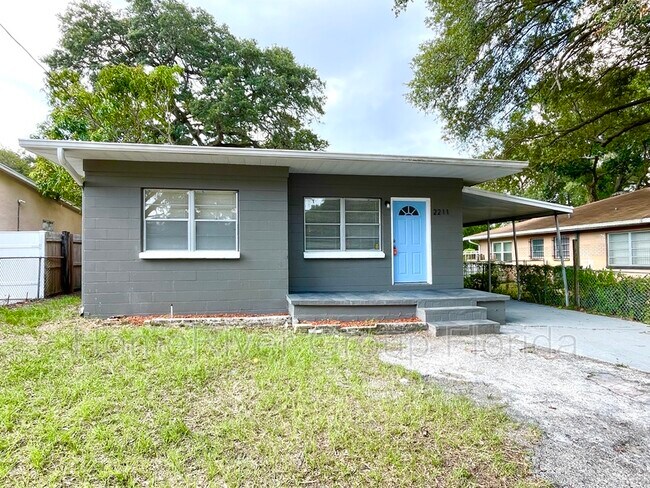 Building Photo - 2211 W Woodlawn Ave