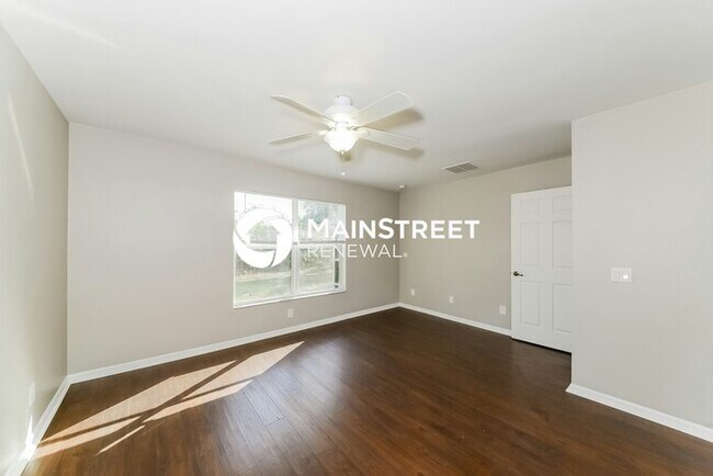 Building Photo - 4 Bedroom Pet-Friendly Home in NORTH PORT, FL with Main Street Renewal