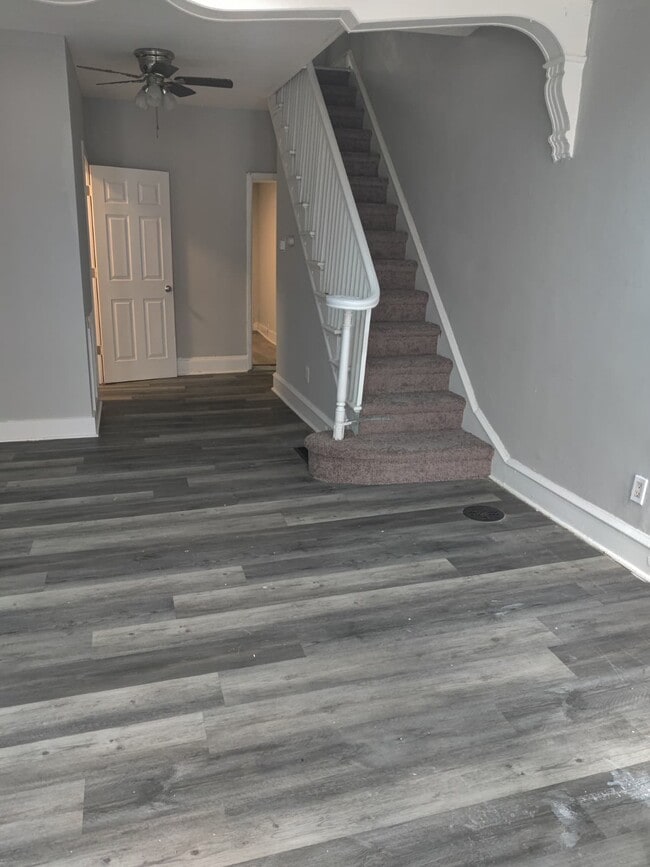 Building Photo - 2045 Fernon St