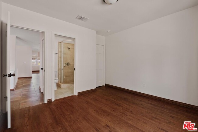 Building Photo - 10707 Wellworth Ave