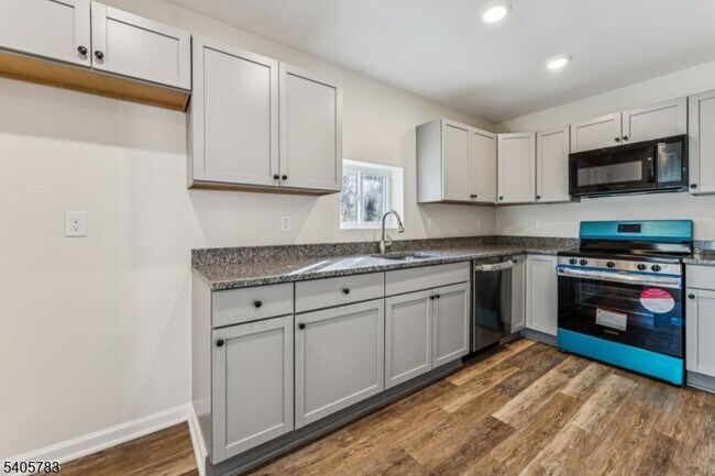 Building Photo - 786 S Main St