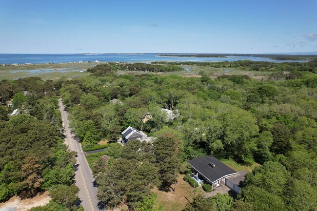 Building Photo - 510 N Sunken Meadow Rd