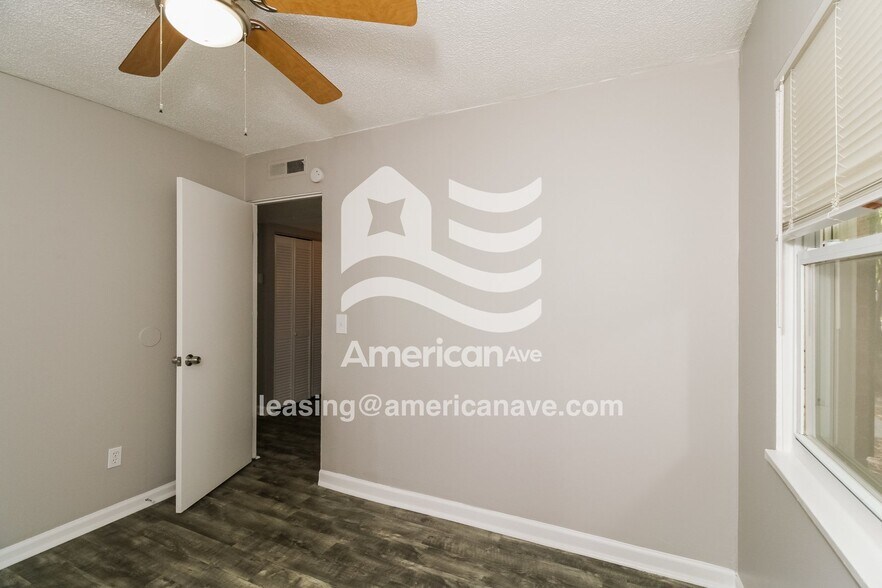 Building Photo - 1136 Charlotte St