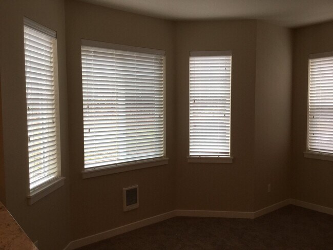 Building Photo - 1663 Burnside Pl