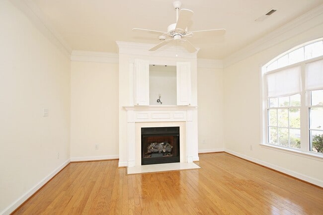 Building Photo - Cat-Friendly Forest Lakes South Townhome