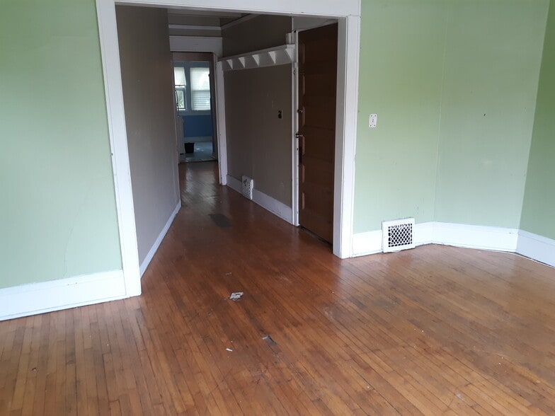 Building Photo - 3463 N Oakland Ave