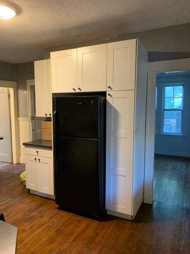 Building Photo - 929 Pleasant St