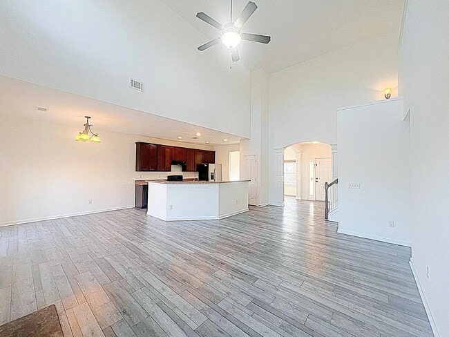 Building Photo - 301 Riverdale Rd