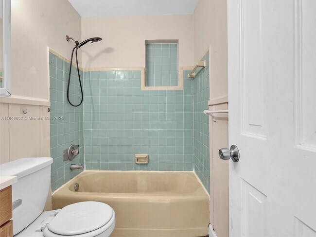 Building Photo - 5611 SW 37th St