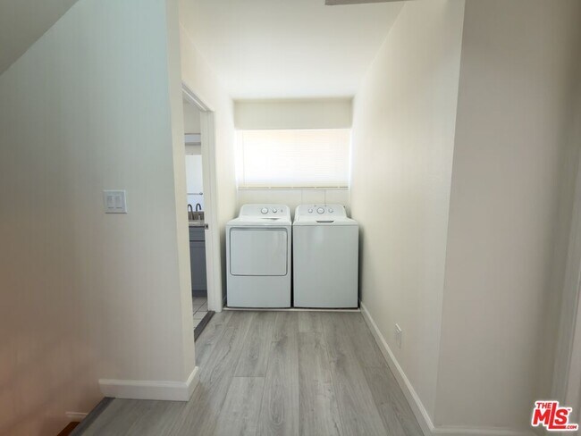 Building Photo - 2708 Arizona Ave