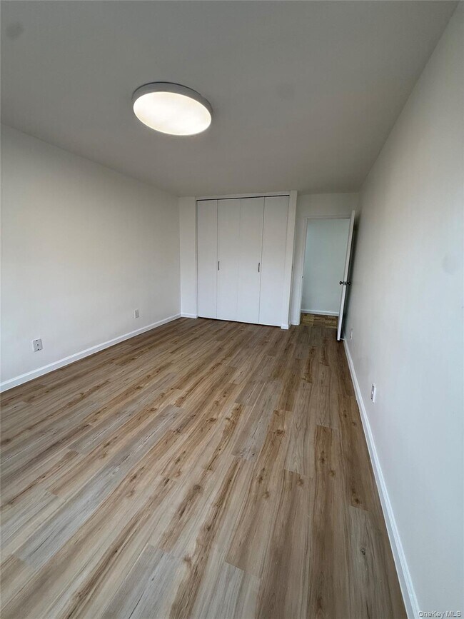 Building Photo - 16 Lake St