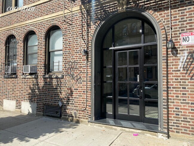 Building Photo - 373 S 4th St