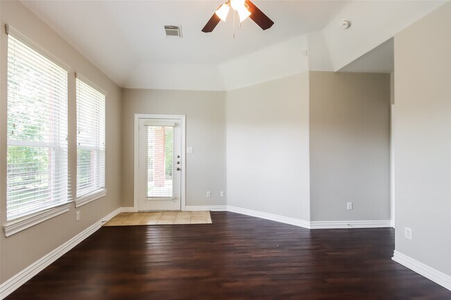 Building Photo - 13605 Falcon Ct