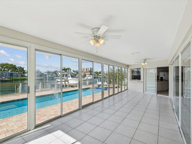 Building Photo - 441 Palm Island NE