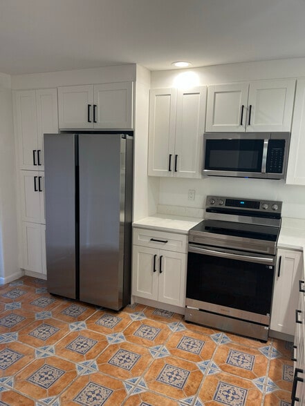 Primary Photo - 3193 Windrush Bourne