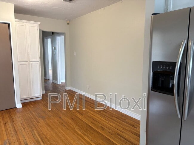 Building Photo - 391 Rodeo Dr