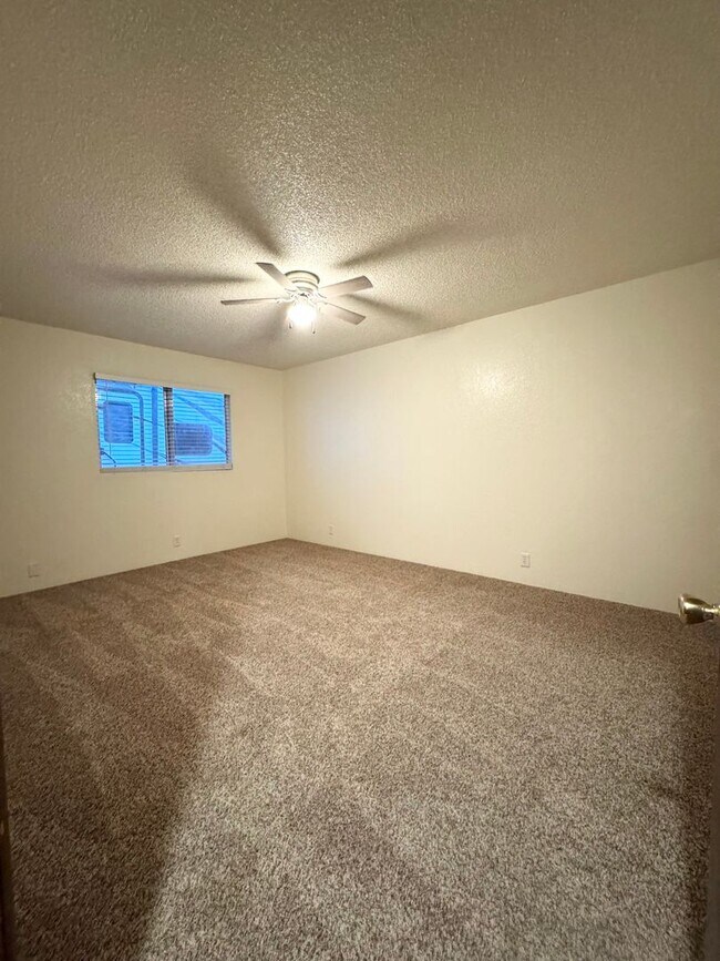Building Photo - Move-In Special! $250/OFF 1st Month Rent