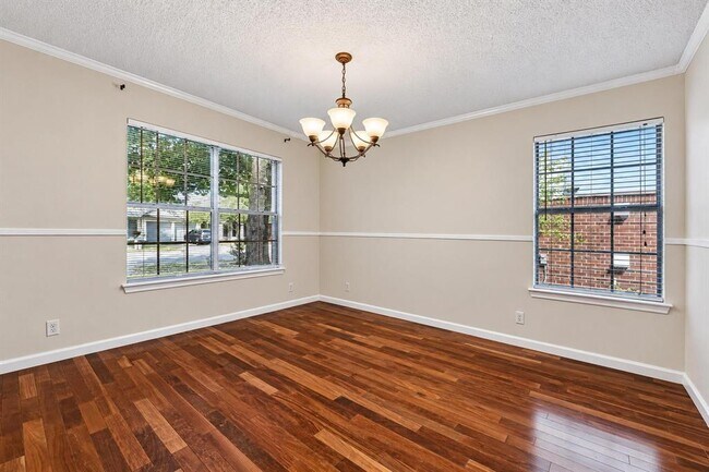Building Photo - 2616 Oakwood Glen Dr