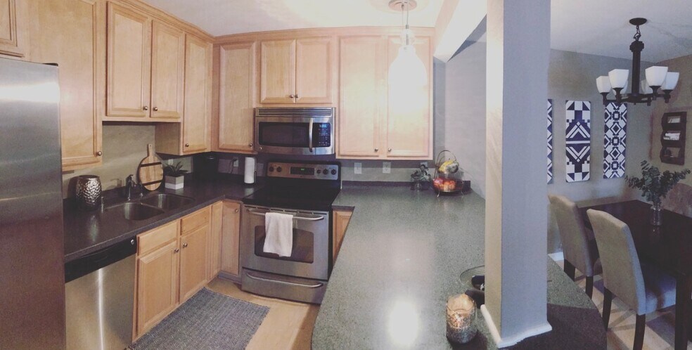 Primary Photo - 1108 N Milwaukee St