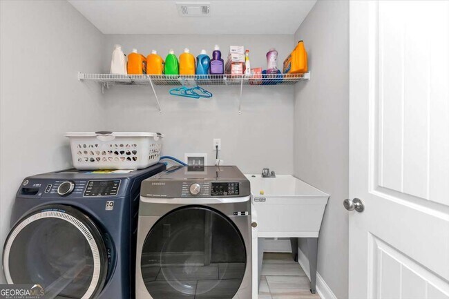 Building Photo - 66 Vicky Way