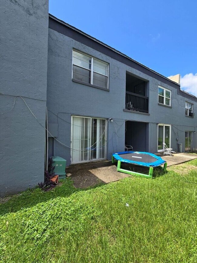 Building Photo - 2 bedroom Townhome off Pensacola Available