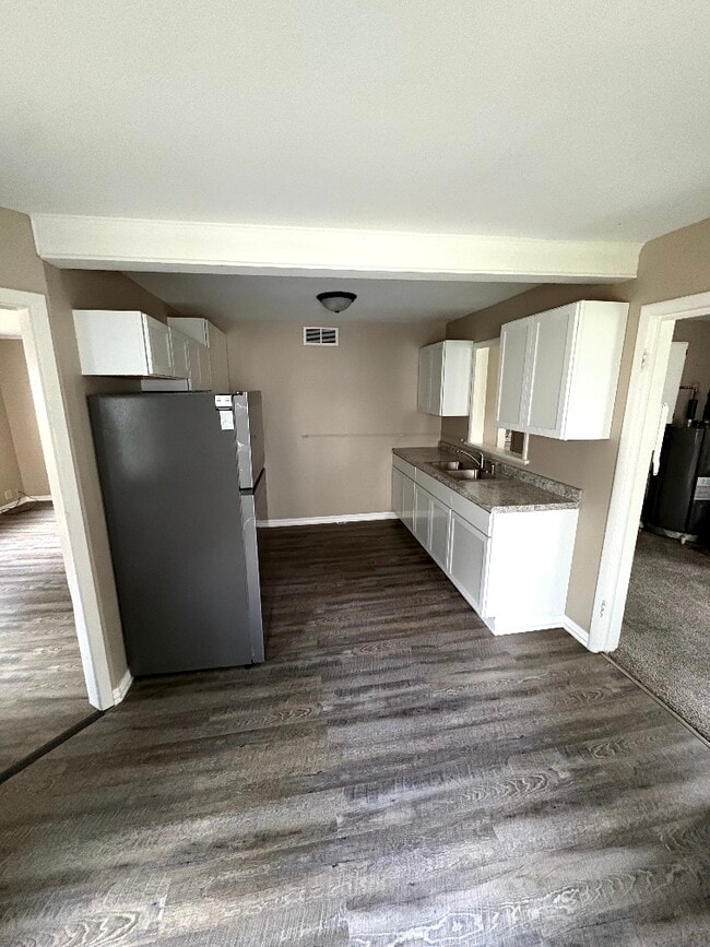 Building Photo - 5115 Maple Hill Dr