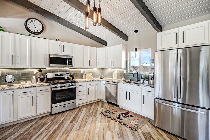 Building Photo - 1150 La Vega Rd