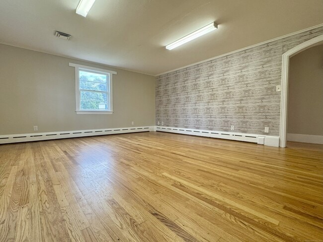 Building Photo - 160 Wolcott St