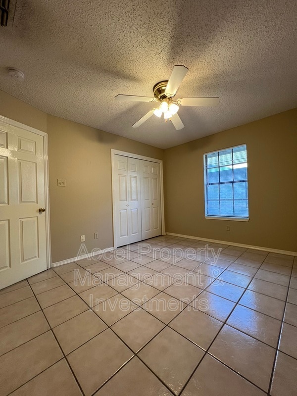 Building Photo - 2103 N Paradise Dr