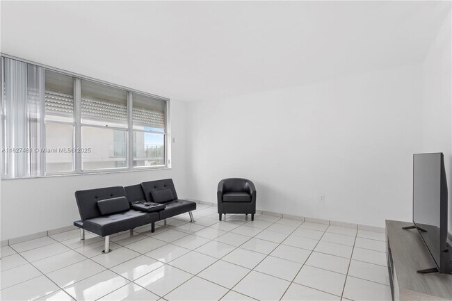 Building Photo - 9440 W Bay Harbor Dr