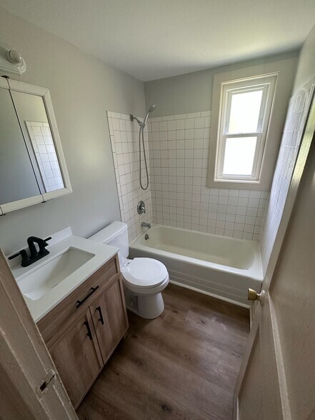 Building Photo - 140 Honness Ln