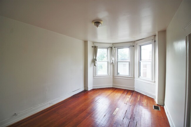 Building Photo - 2025/2026 JHU Off-Campus Awesome 6bd/3ba s...