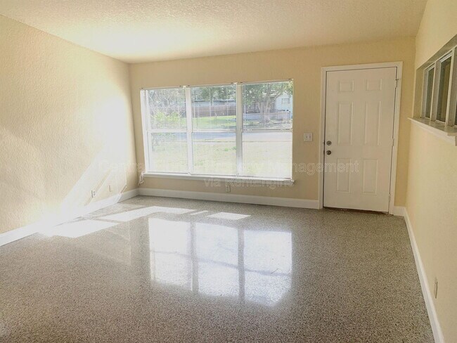 Building Photo - 202 Bamboo Dr