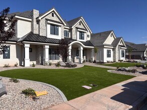 Building Photo - BRAND NEW Gorgeous 6 bed 7 bath with Pool ...