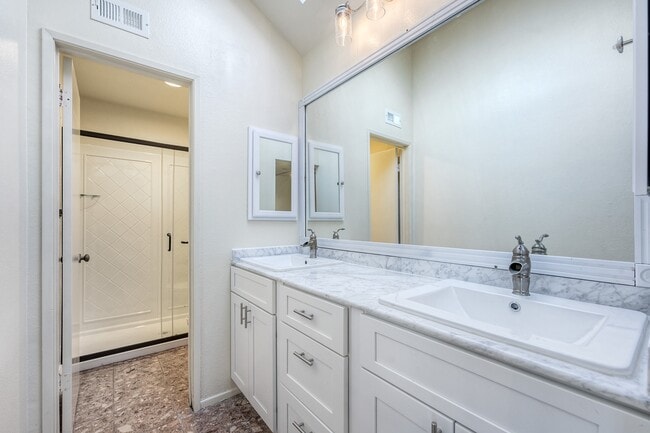 Building Photo - 806 Windward Ln