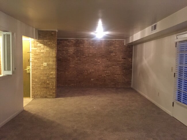 Building Photo - 2426 Richelieu Ave SW