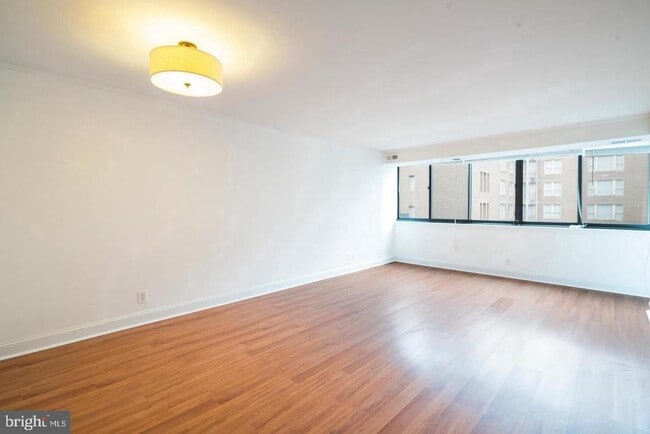 Building Photo - 1140 23rd St NW