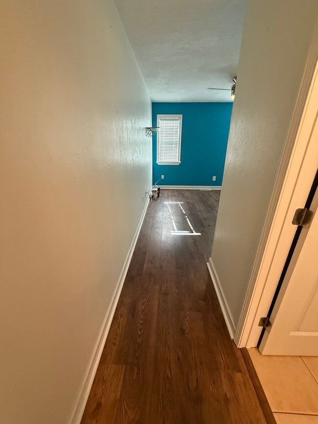 Building Photo - 2/2.5 Townhouse off of Tharpe st! Central ...