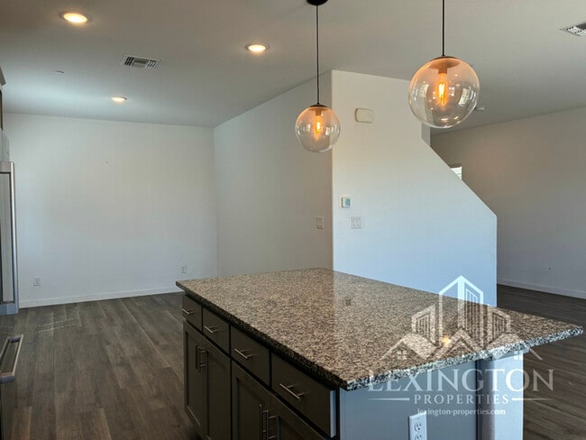 Building Photo - Beautiful Modern, 3BD/2.5BA Home in Rancho...