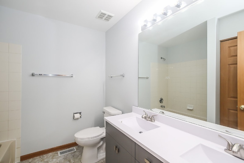 Building Photo - 720 Woodewind Dr