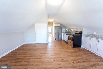 Building Photo - 3105 Shawnee Dr