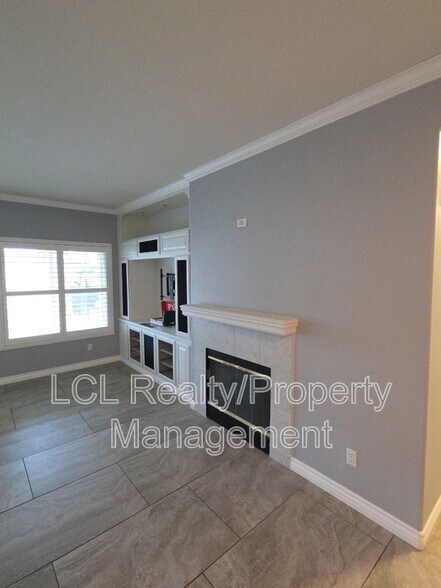 Building Photo - 27831 Blackhawk Rd