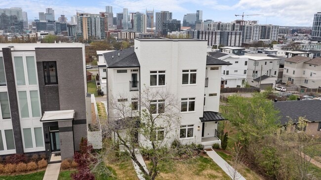 Building Photo - Nashville. Spotless & never been lived in 4BR/4.5BA home + separate office