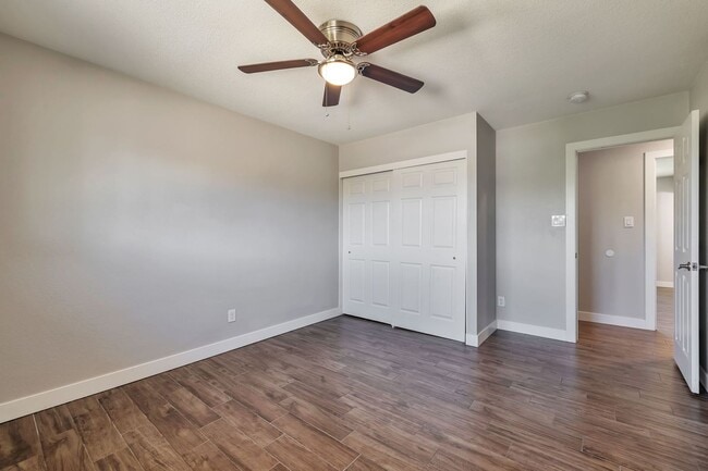 Building Photo - Tempe 6-Bedroom Home Featuring Large Turf Yard & Ideal Location