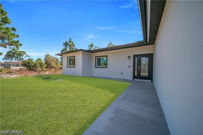 Building Photo - 828 Genoa Ave S