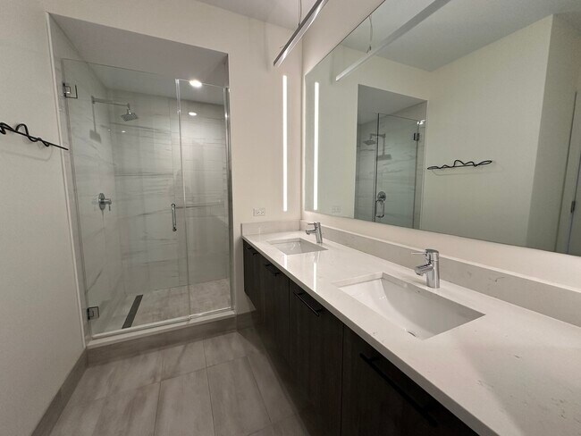 Building Photo - 550 N Ogden Ave