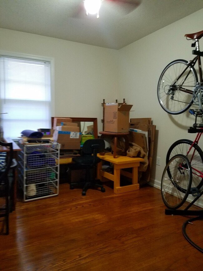 Building Photo - Three Bedroom Corner Lot Walking Distance to Park Circle