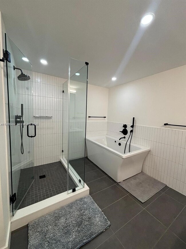 Building Photo - 888 Douglas Rd