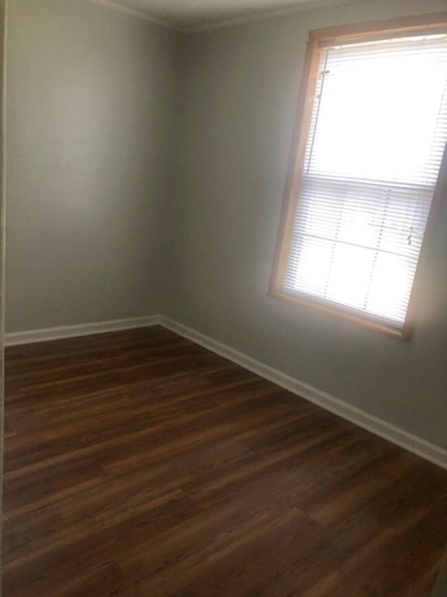 Building Photo - 2 Bedroom 1 Bath House